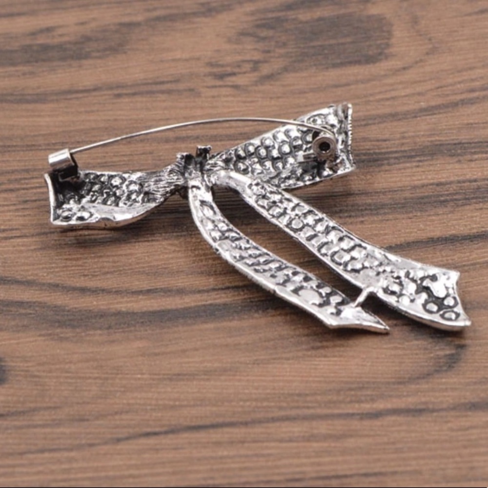 🚫sold🚫 Rhinestone Black Brooch - Picture 5 of 6